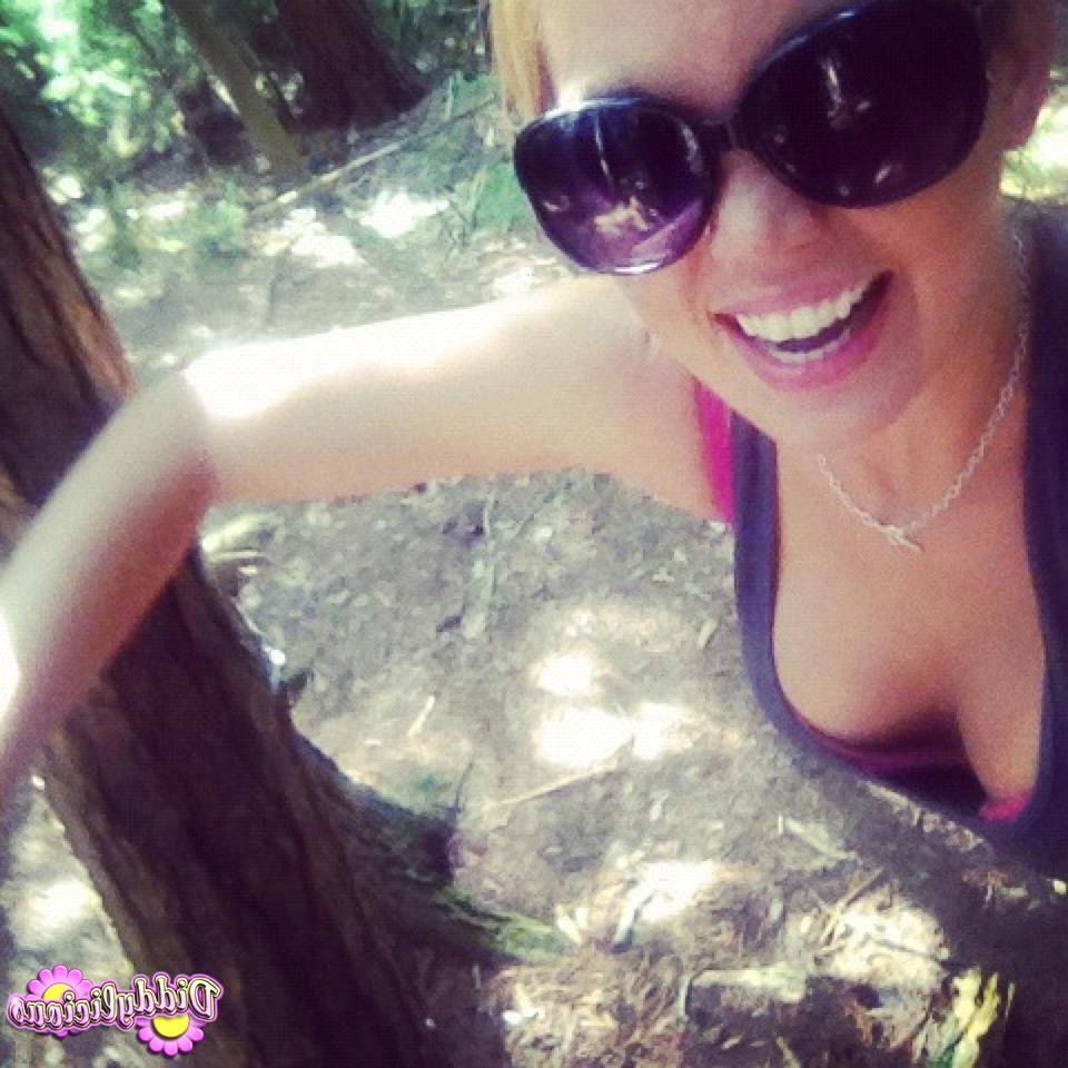5P Cute amateur teen girl selfshots