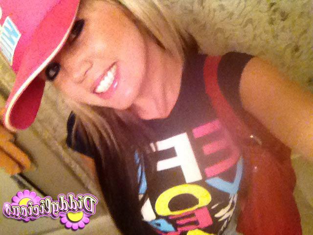 5P Cute amateur teen girl selfshots