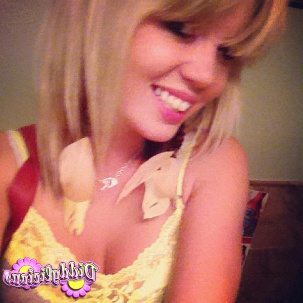 5P Cute amateur teen girl selfshots