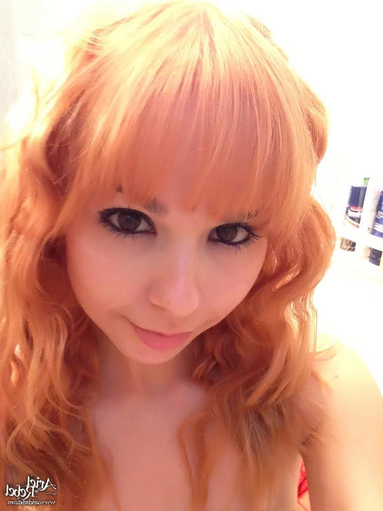 16P Cute amateur teen selfshots