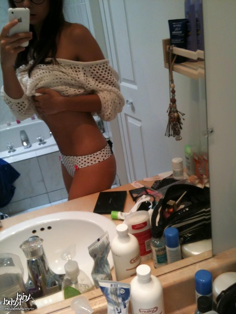 16P Cute amateur teen selfshots