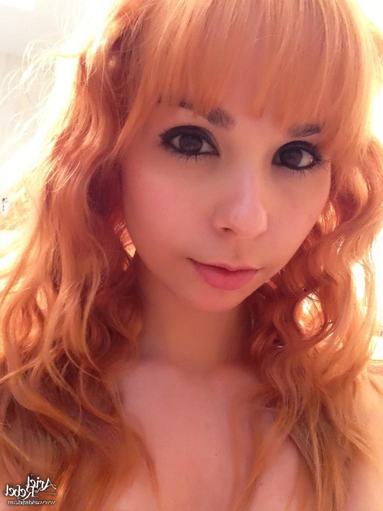 16P Cute amateur teen selfshots