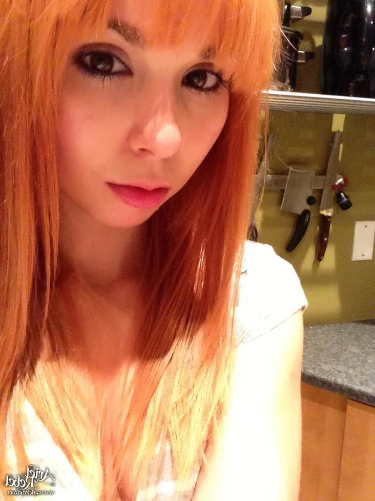 16P Cute amateur teen selfshots