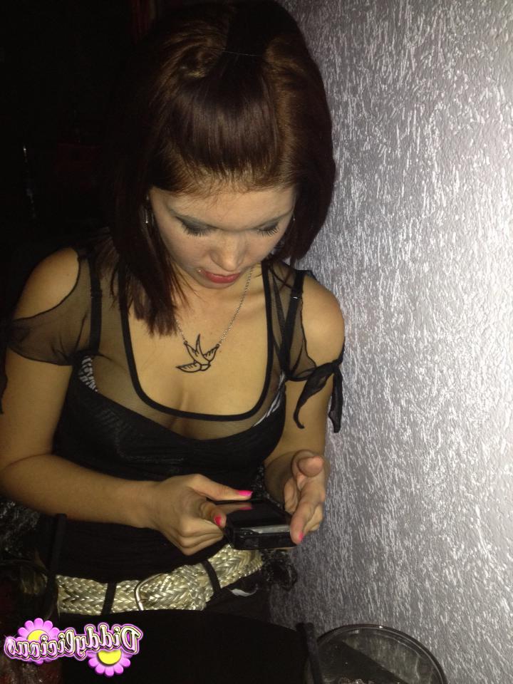 20P Cute amateur teen girl selfshots