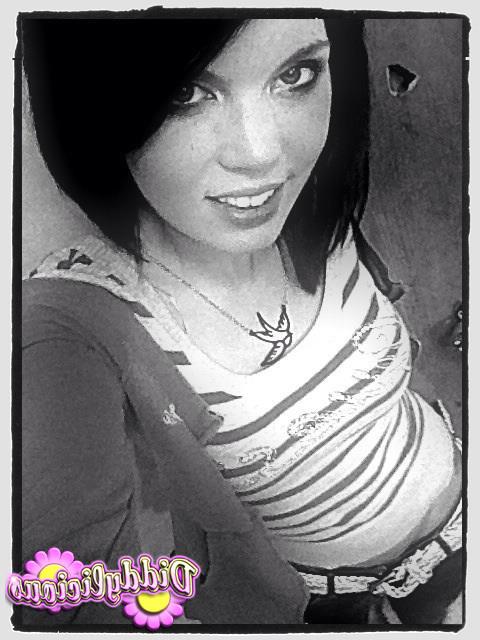 20P Cute amateur teen girl selfshots