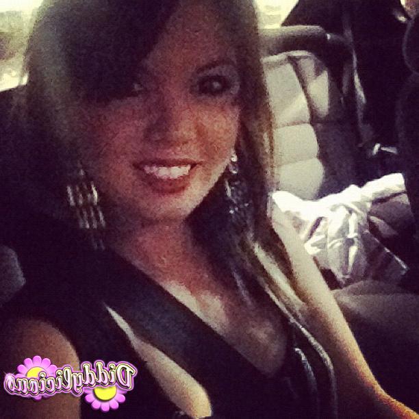 20P Cute amateur teen girl selfshots
