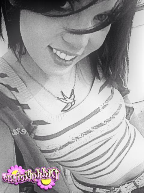 20P Cute amateur teen girl selfshots