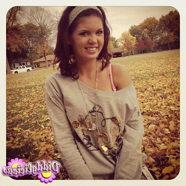 20P Cute amateur teen girl selfshots