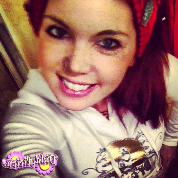 20P Cute amateur teen girl selfshots