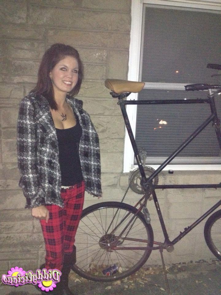 20P Cute amateur teen girl selfshots