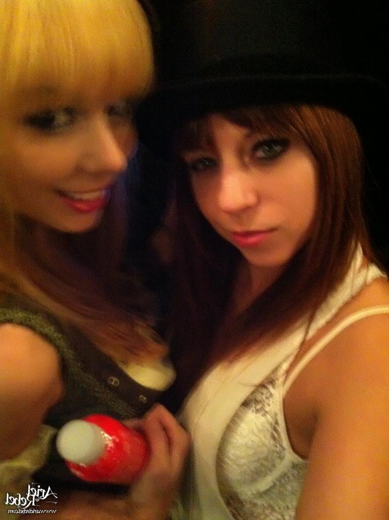 16P Cute amateur teen selfshots