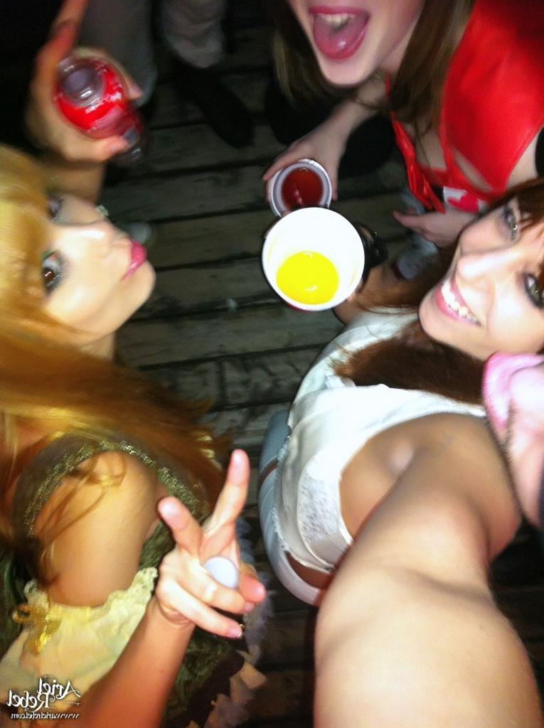 16P Cute amateur teen selfshots
