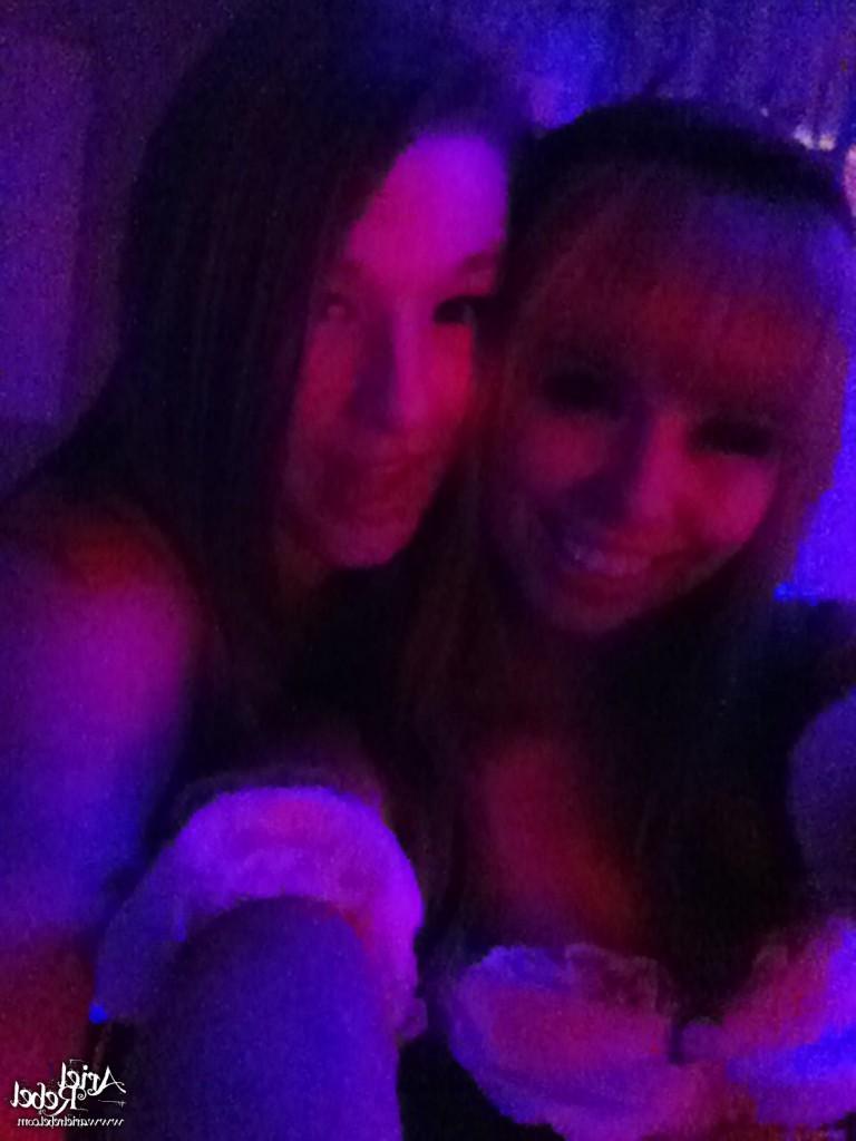 16P Cute amateur teen selfshots