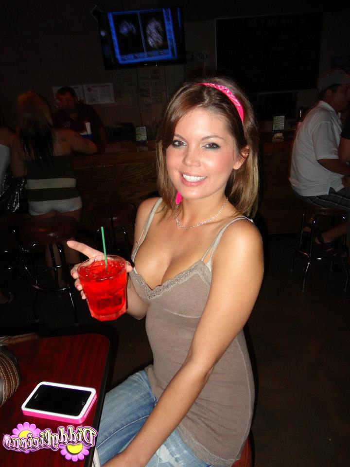 20P Cute amateur teen girl selfshots