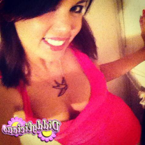 20P Cute amateur teen girl selfshots