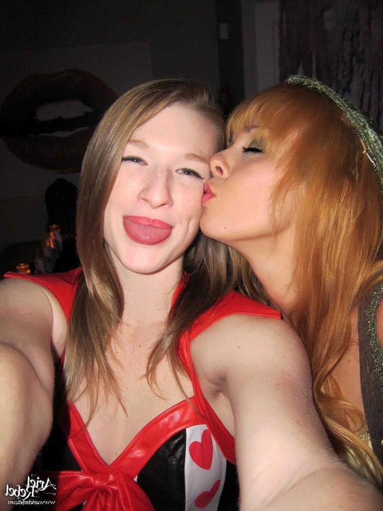 16P Cute amateur teen selfshots