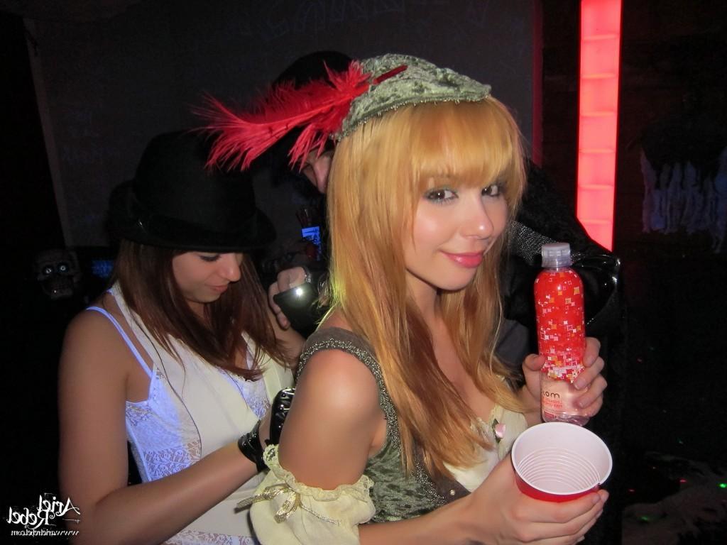 16P Cute amateur teen selfshots