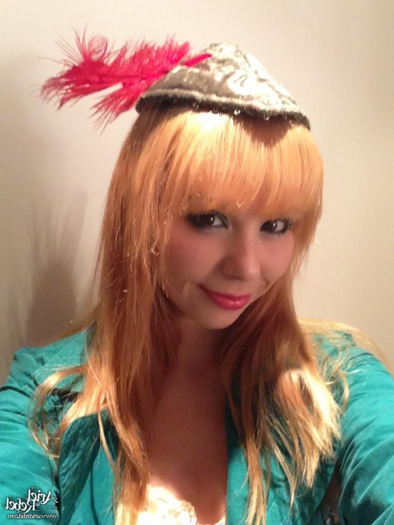 16P Cute amateur teen selfshots