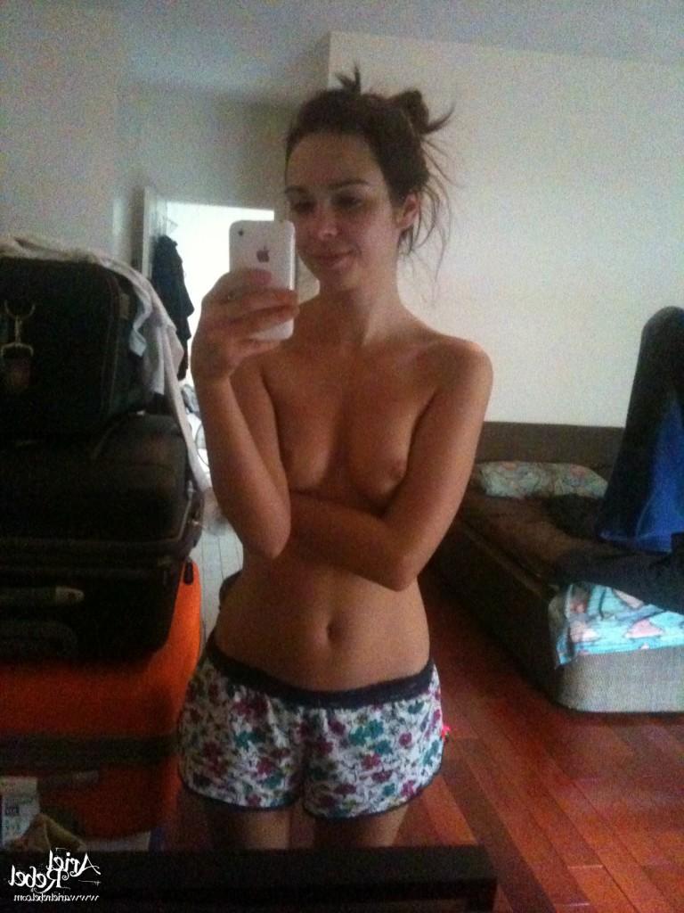 16P Cute amateur teen selfshots