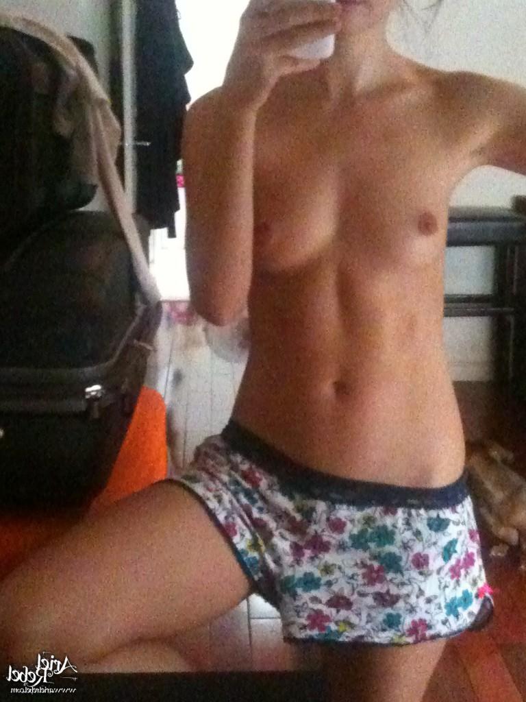 16P Cute amateur teen selfshots