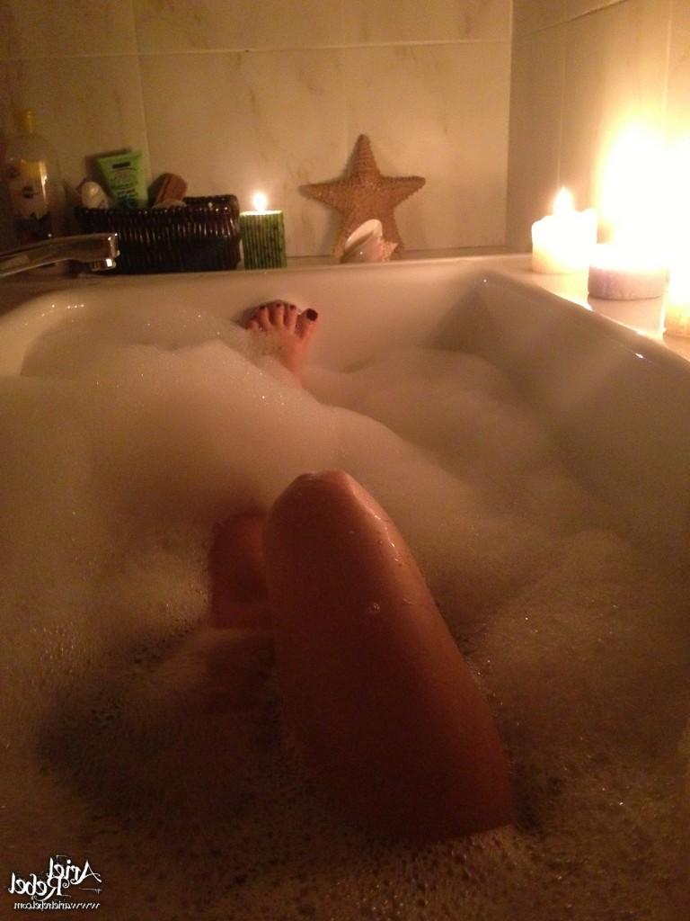 16P Cute amateur teen selfshots