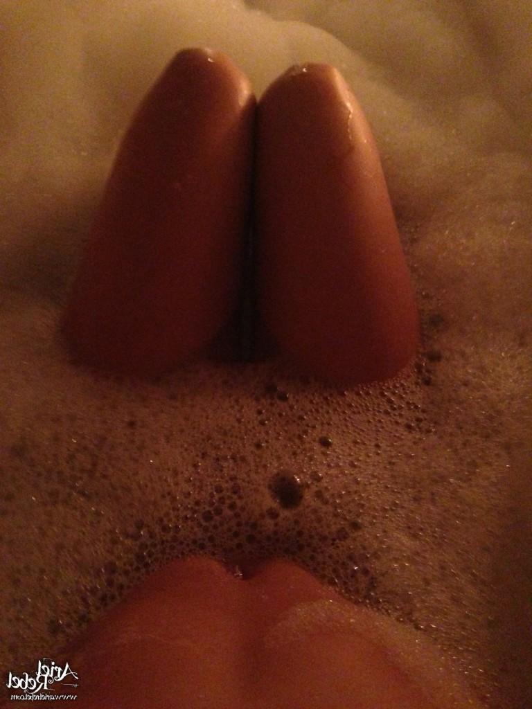 16P Cute amateur teen selfshots