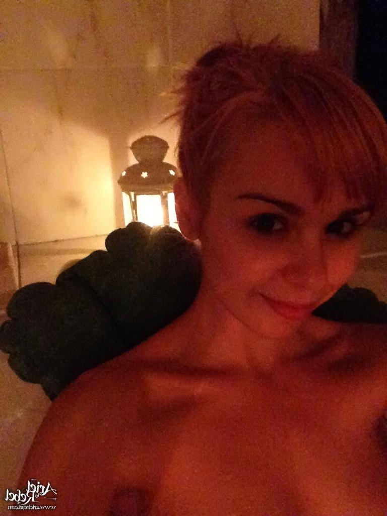 16P Cute amateur teen selfshots