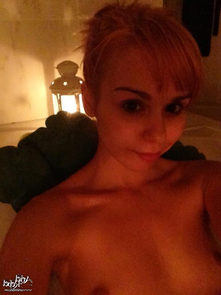 16P Cute amateur teen selfshots