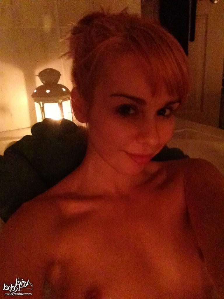 16P Cute amateur teen selfshots