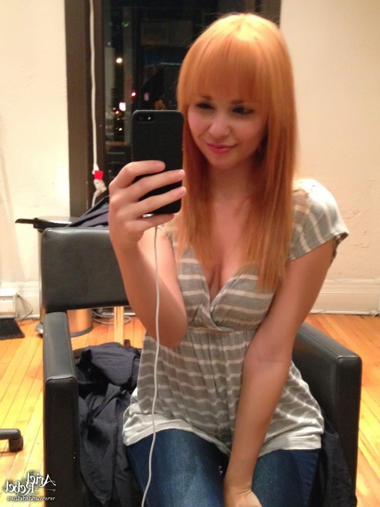 16P Cute amateur teen selfshots