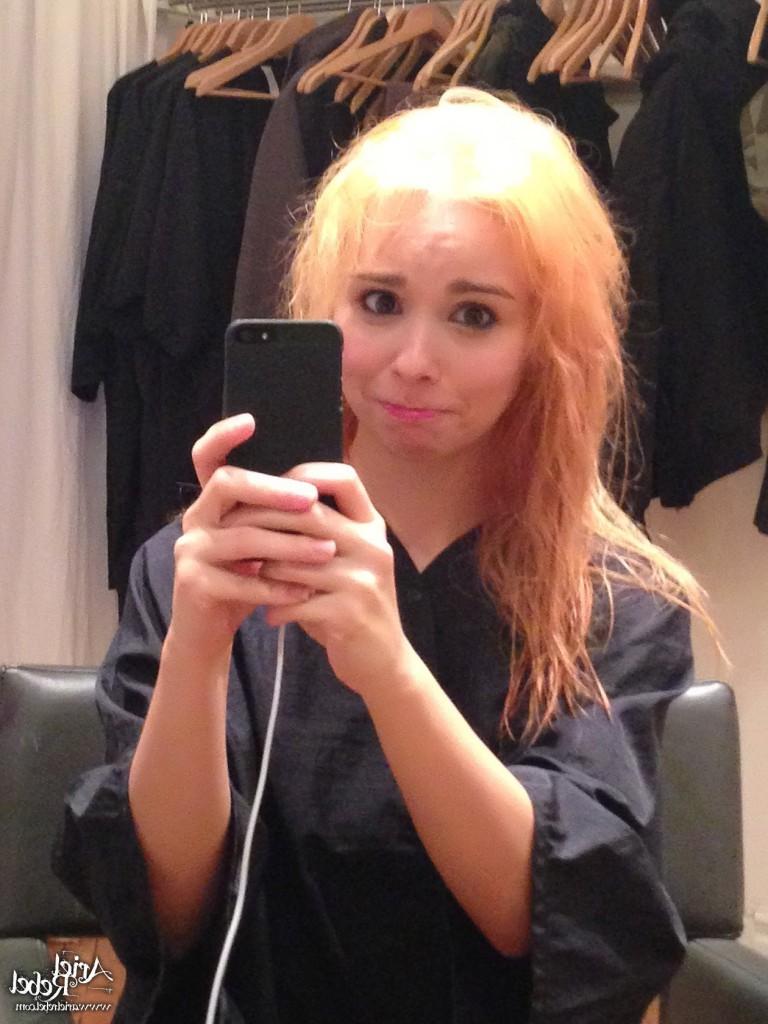 16P Cute amateur teen selfshots