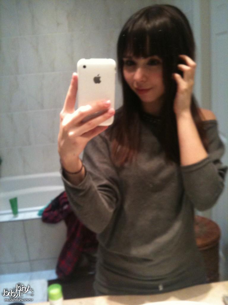 16P Cute amateur teen selfshots