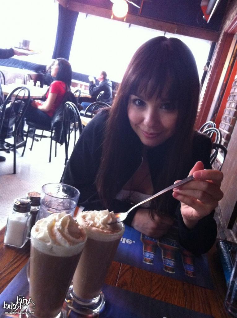 16P Cute amateur teen selfshots