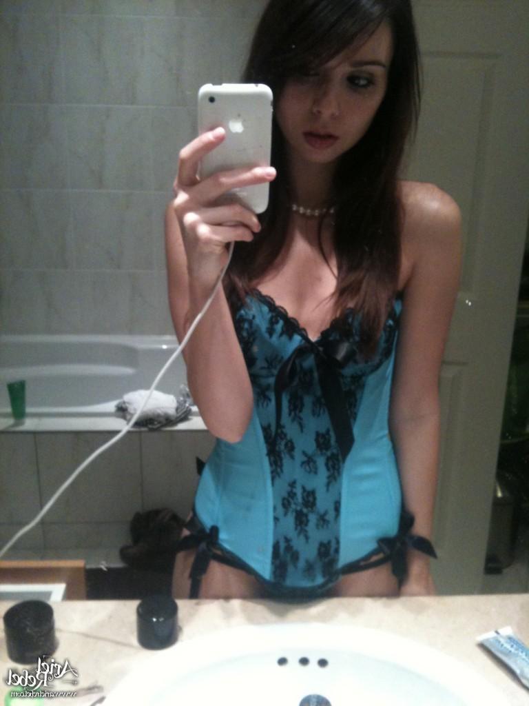 16P Cute amateur teen selfshots