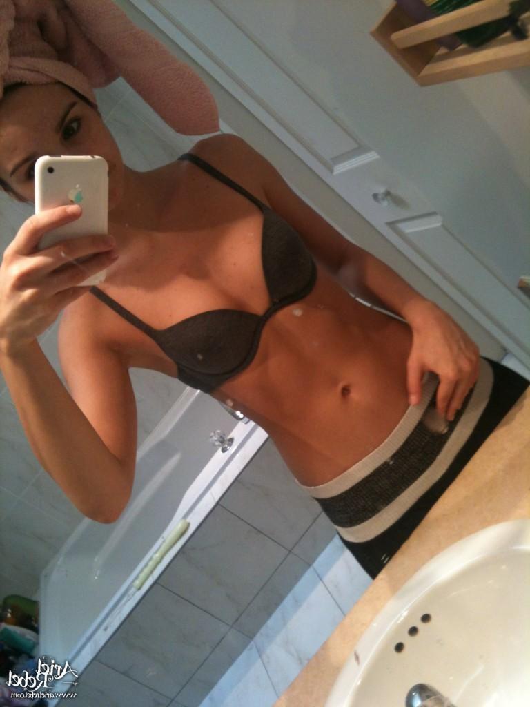 16P Cute amateur teen selfshots