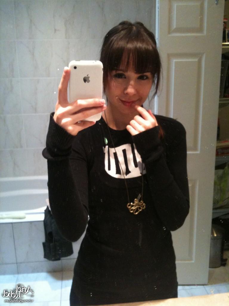 16P Cute amateur teen selfshots