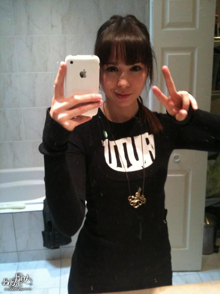 16P Cute amateur teen selfshots
