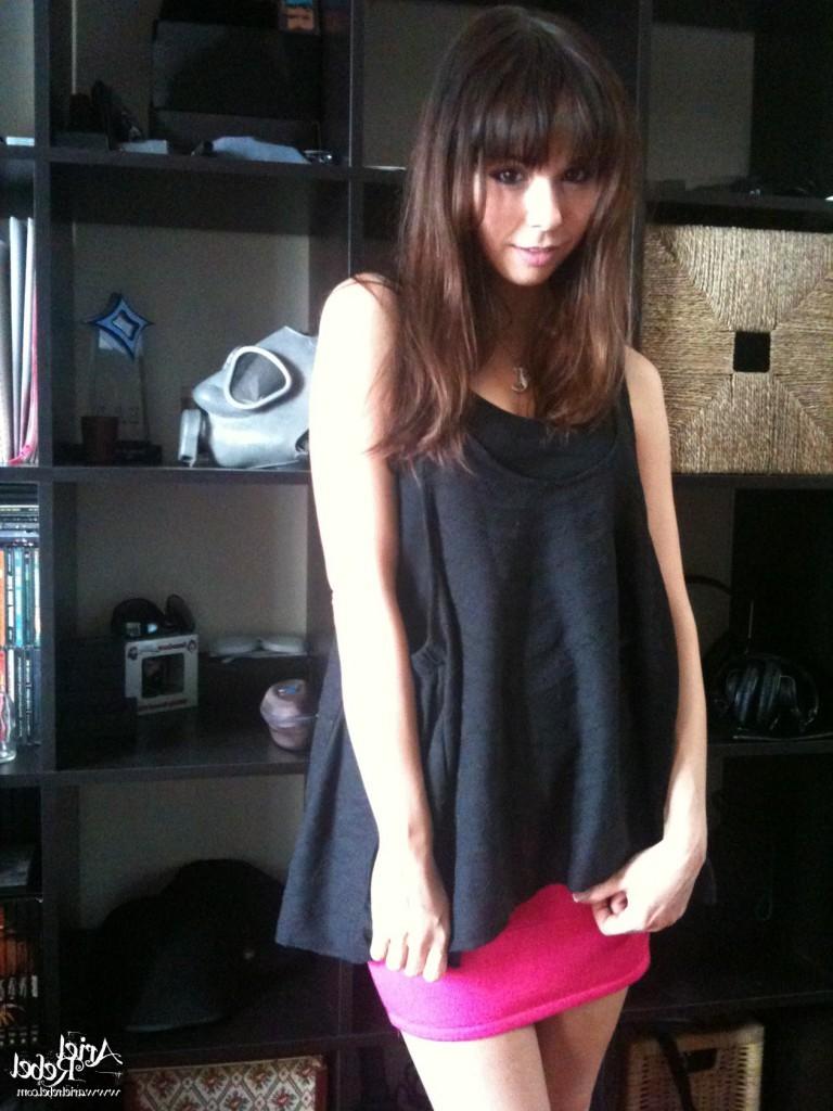 16P Cute amateur teen selfshots