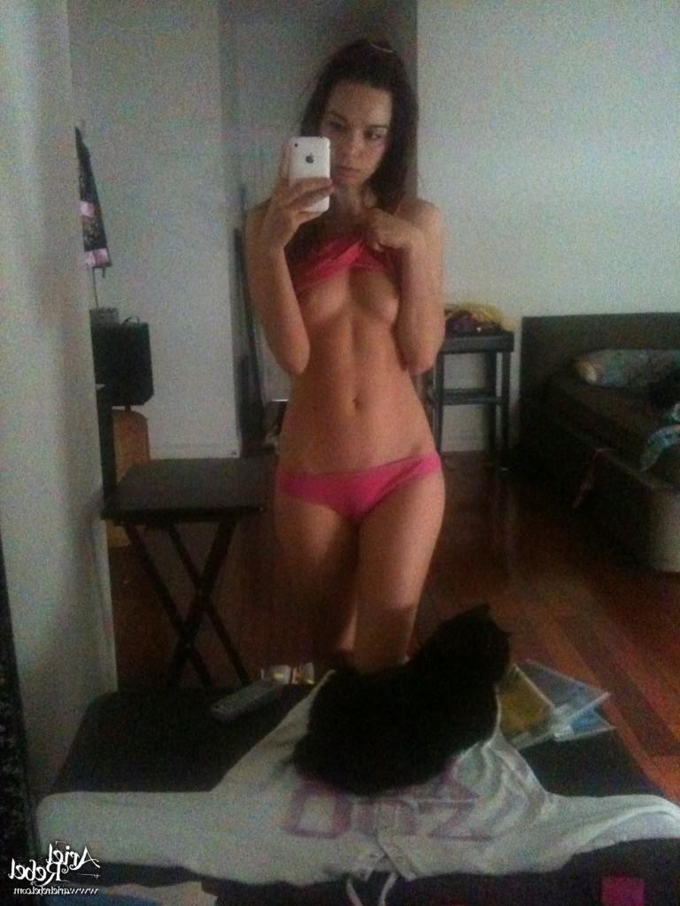 16P Cute amateur teen selfshots