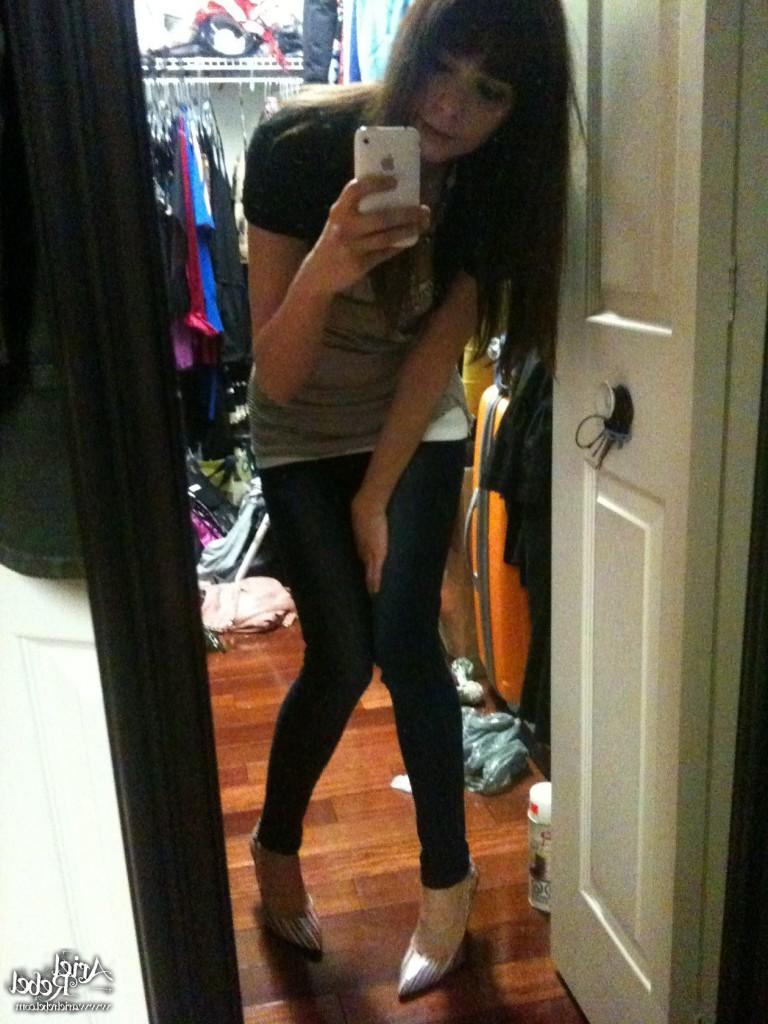16P Cute amateur teen selfshots