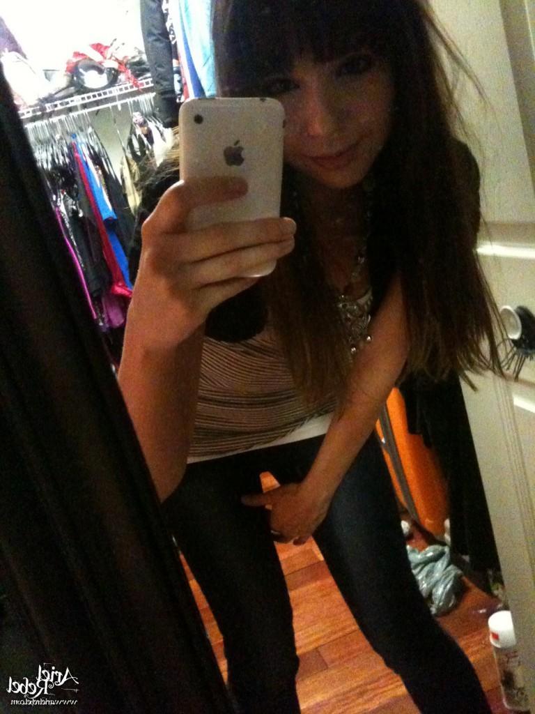 16P Cute amateur teen selfshots