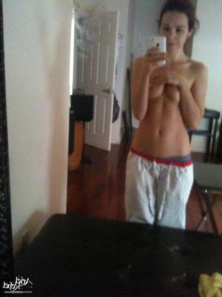 16P Cute amateur teen selfshots