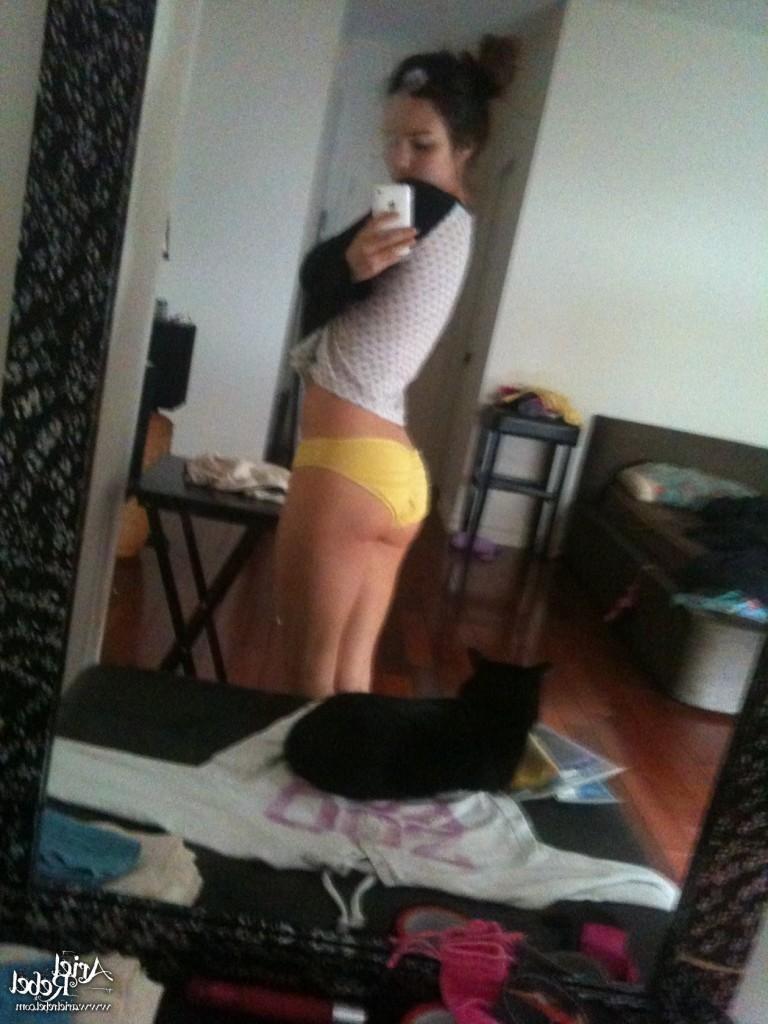 16P Cute amateur teen selfshots