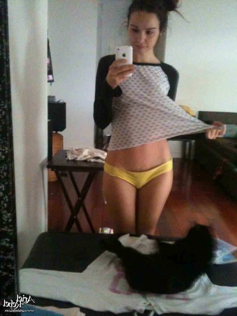 16P Cute amateur teen selfshots