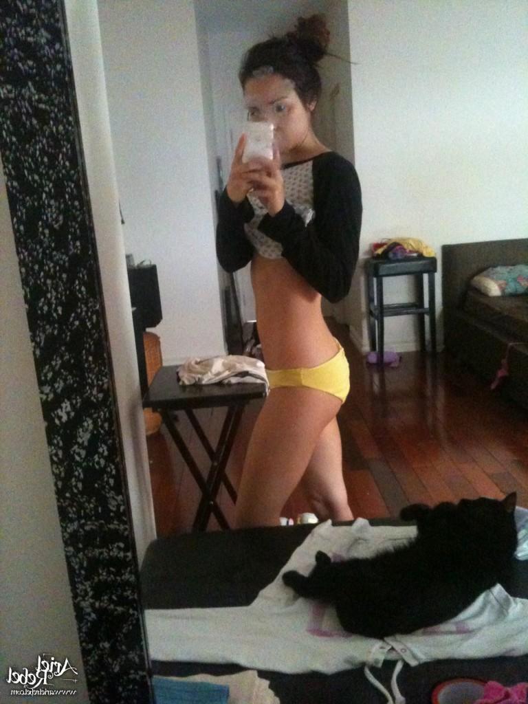 16P Cute amateur teen selfshots