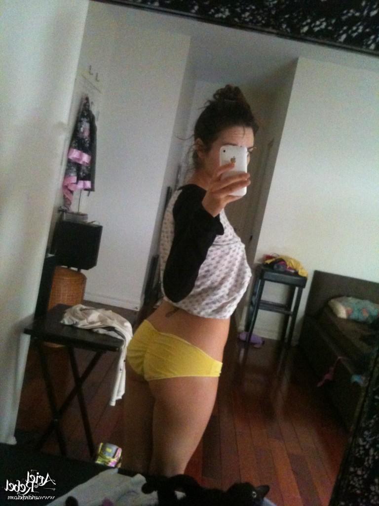 16P Cute amateur teen selfshots