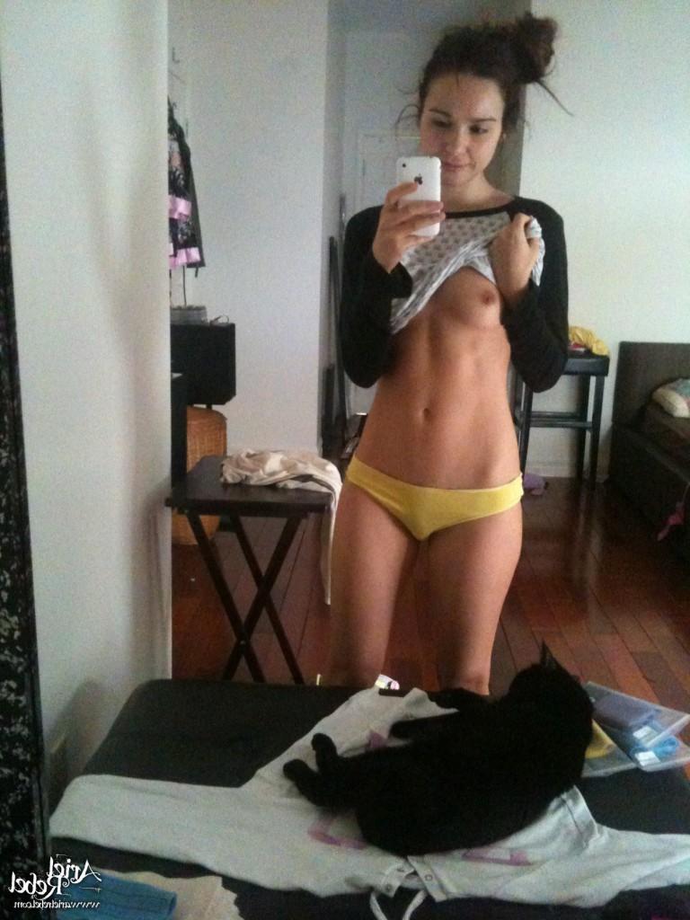 16P Cute amateur teen selfshots