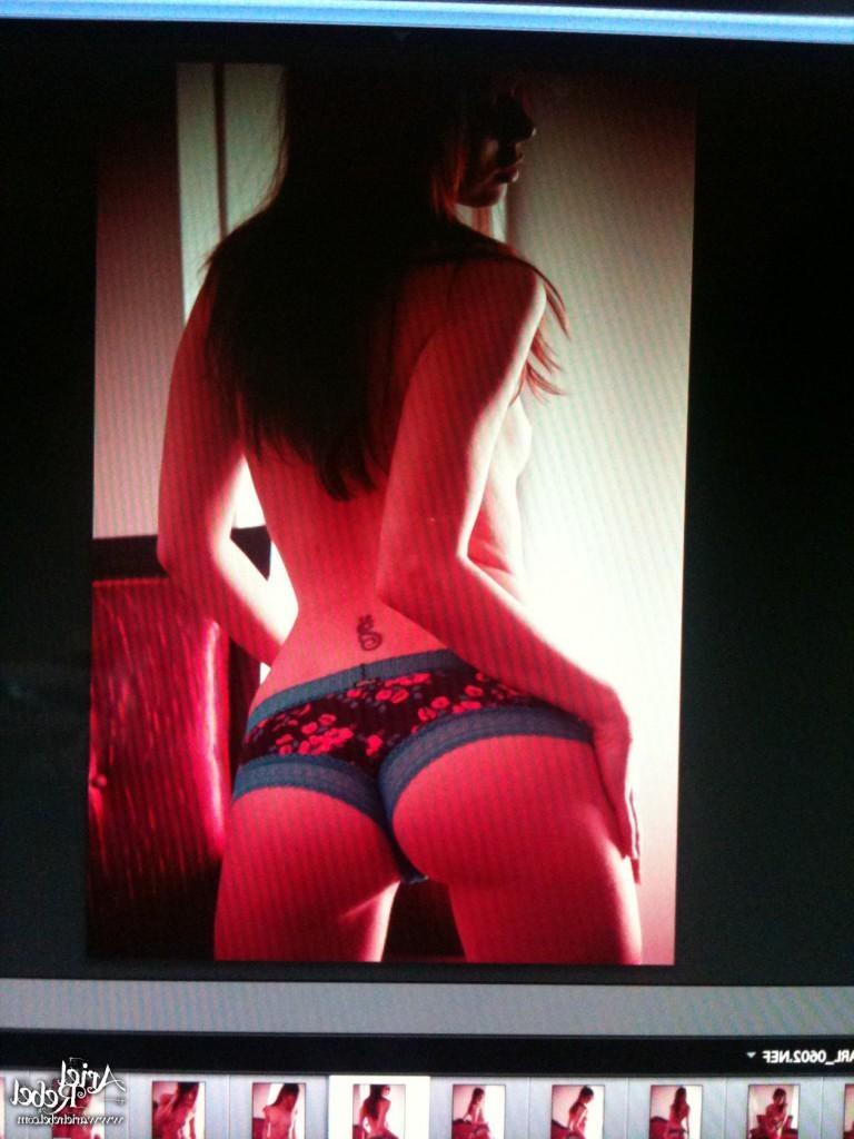 16P Cute amateur teen selfshots