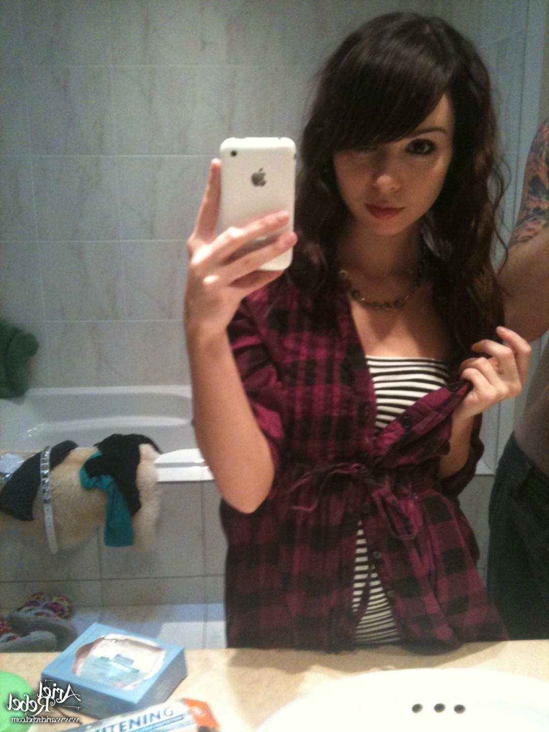 16P Cute amateur teen selfshots