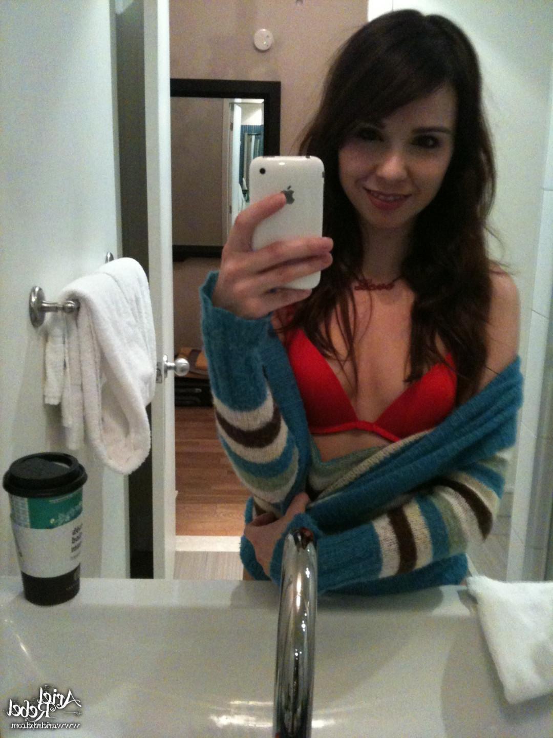 16P Cute amateur teen selfshots
